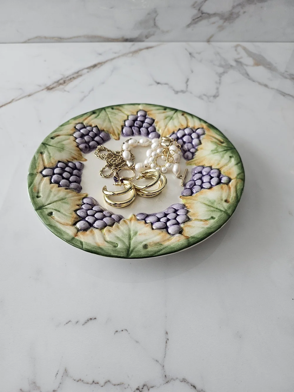 Vintage Majolica Style Grape Plates Set of 2 Wall Hanging Ceramic Fruit Dessert